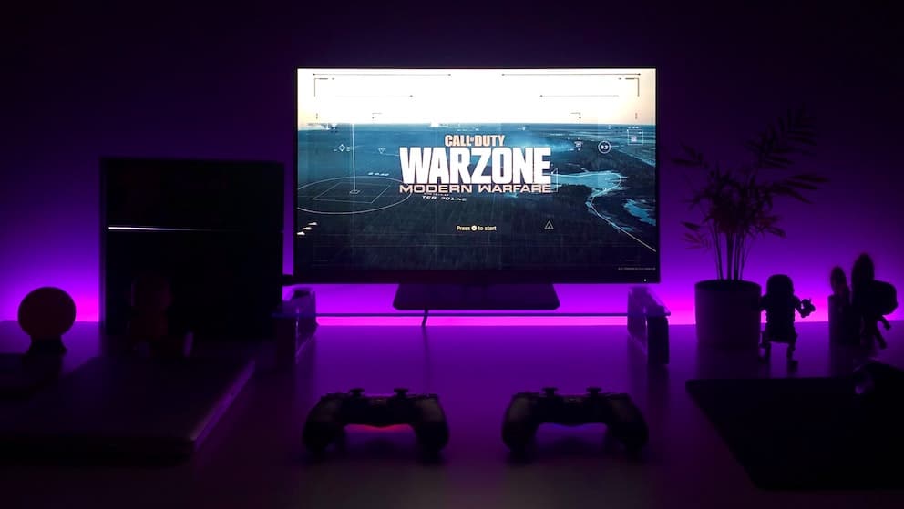 Gaming monitor met paars licht